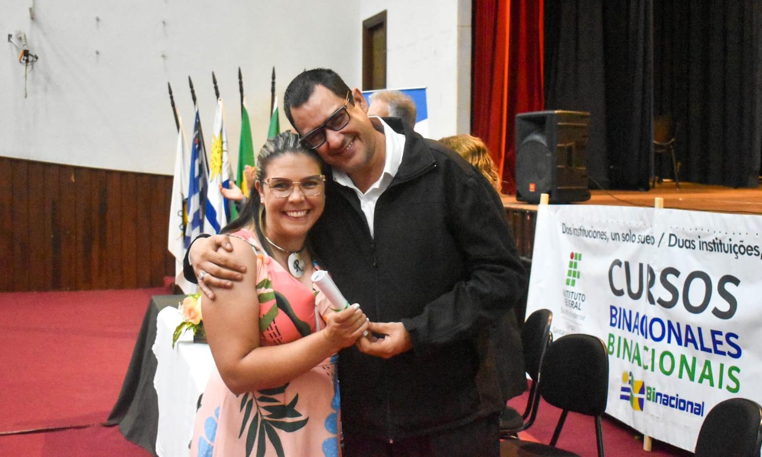 Entrega de títulos de los Cursos Técnicos Terciarios binacionales