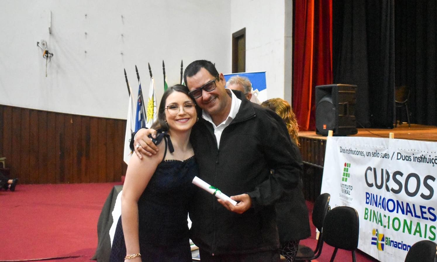 Entrega de títulos de los Cursos Técnicos Terciarios binacionales