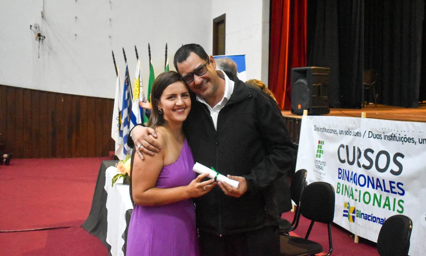 Entrega de títulos de los Cursos Técnicos Terciarios binacionales
