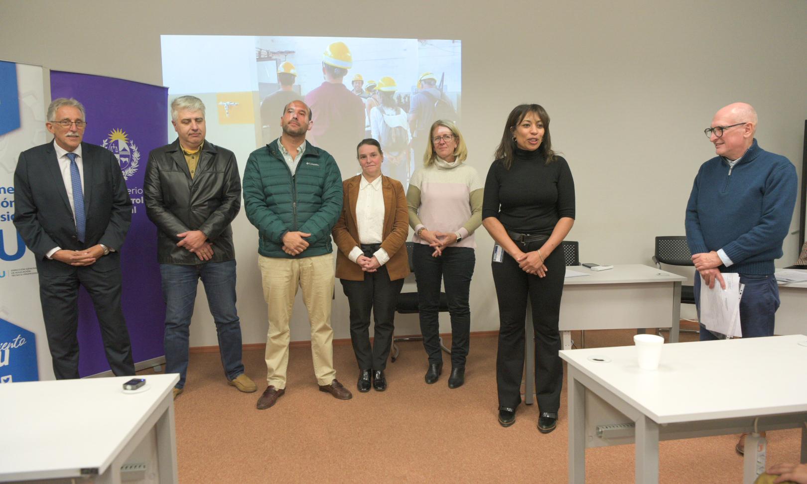 Egresados de cursos multioficios DGETP-MIDES recibieron sus diplomas