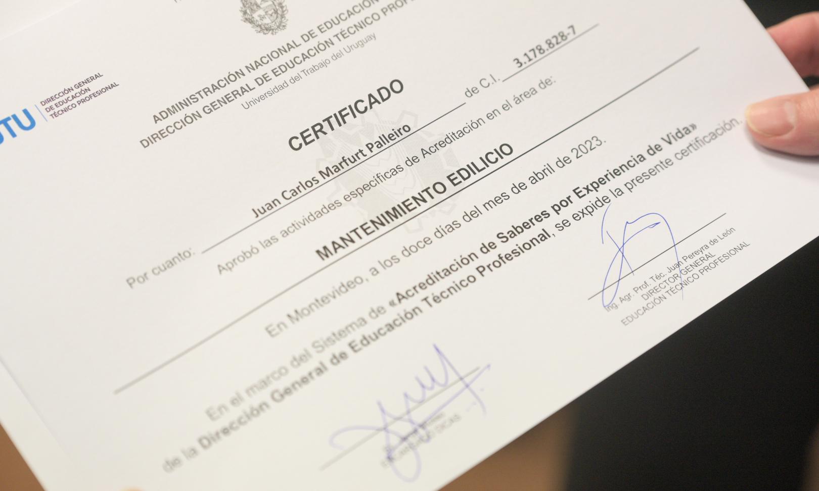 Egresados de cursos multioficios DGETP-MIDES recibieron sus diplomas