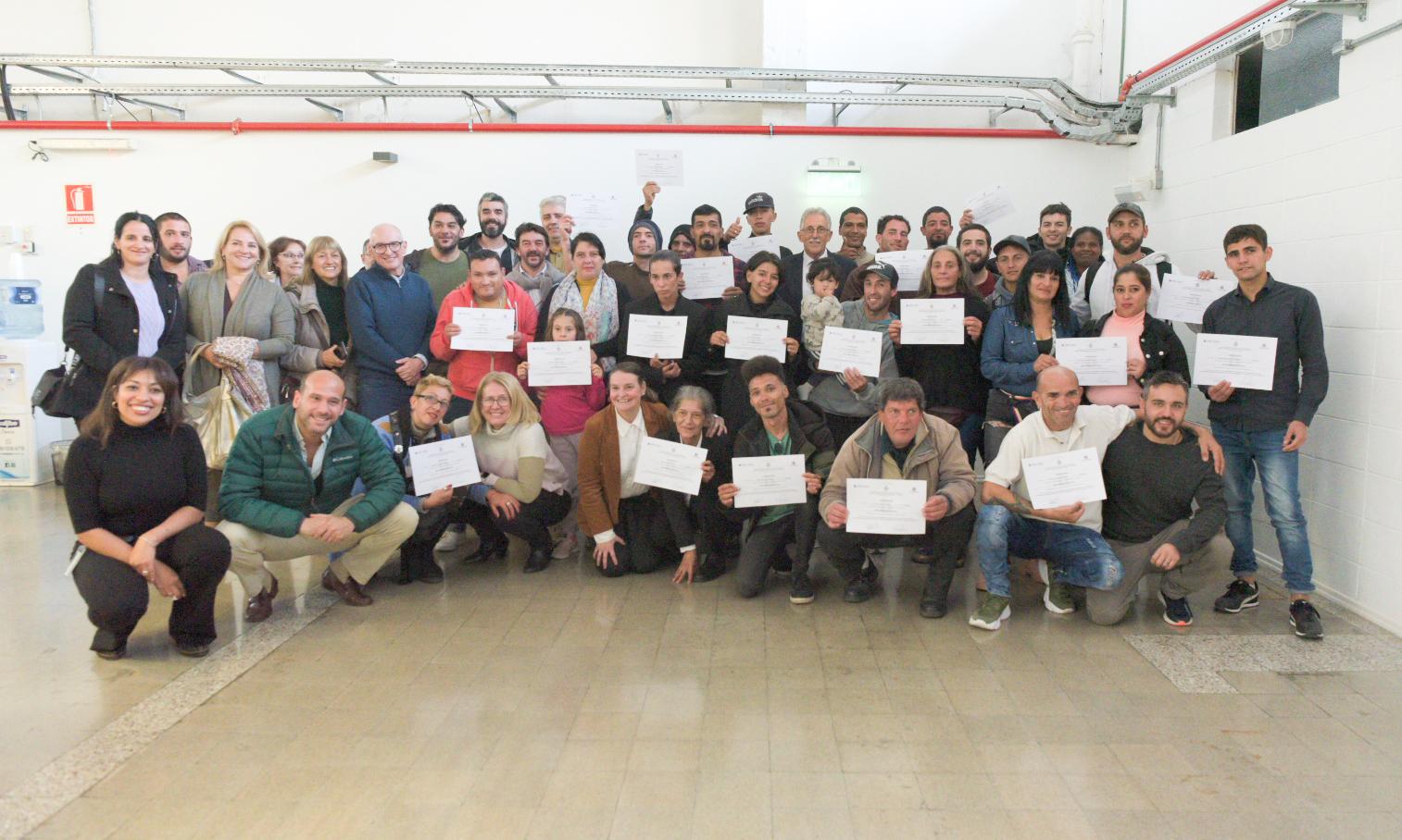 Egresados de cursos multioficios DGETP-MIDES recibieron sus diplomas