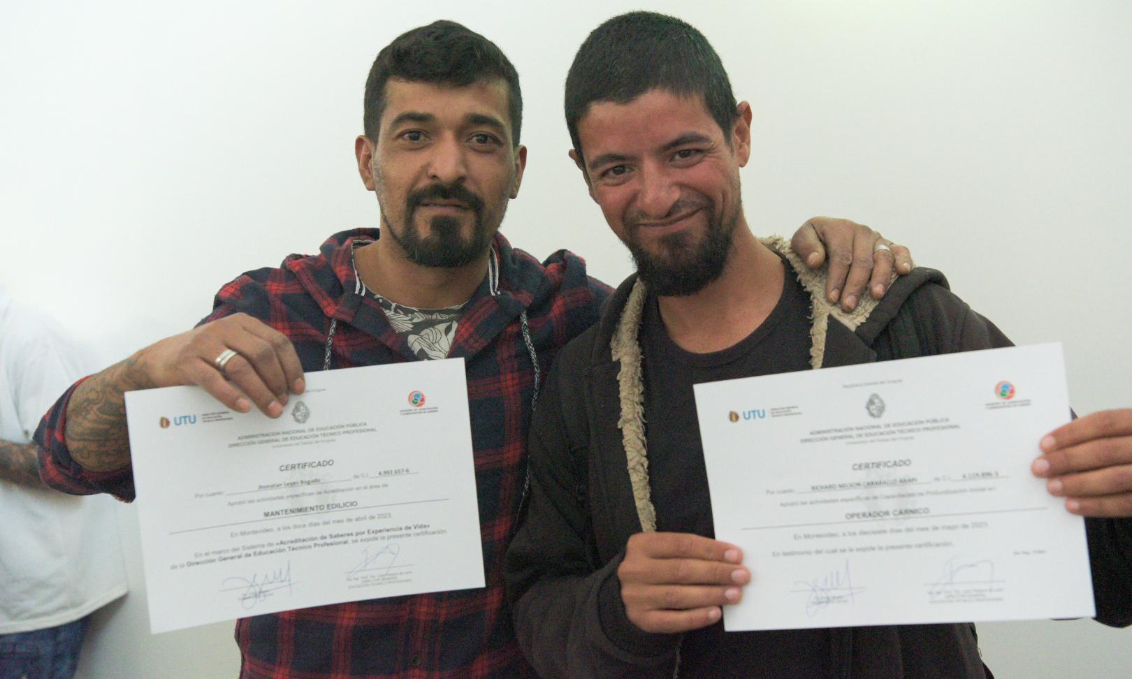 Egresados de cursos multioficios DGETP-MIDES recibieron sus diplomas