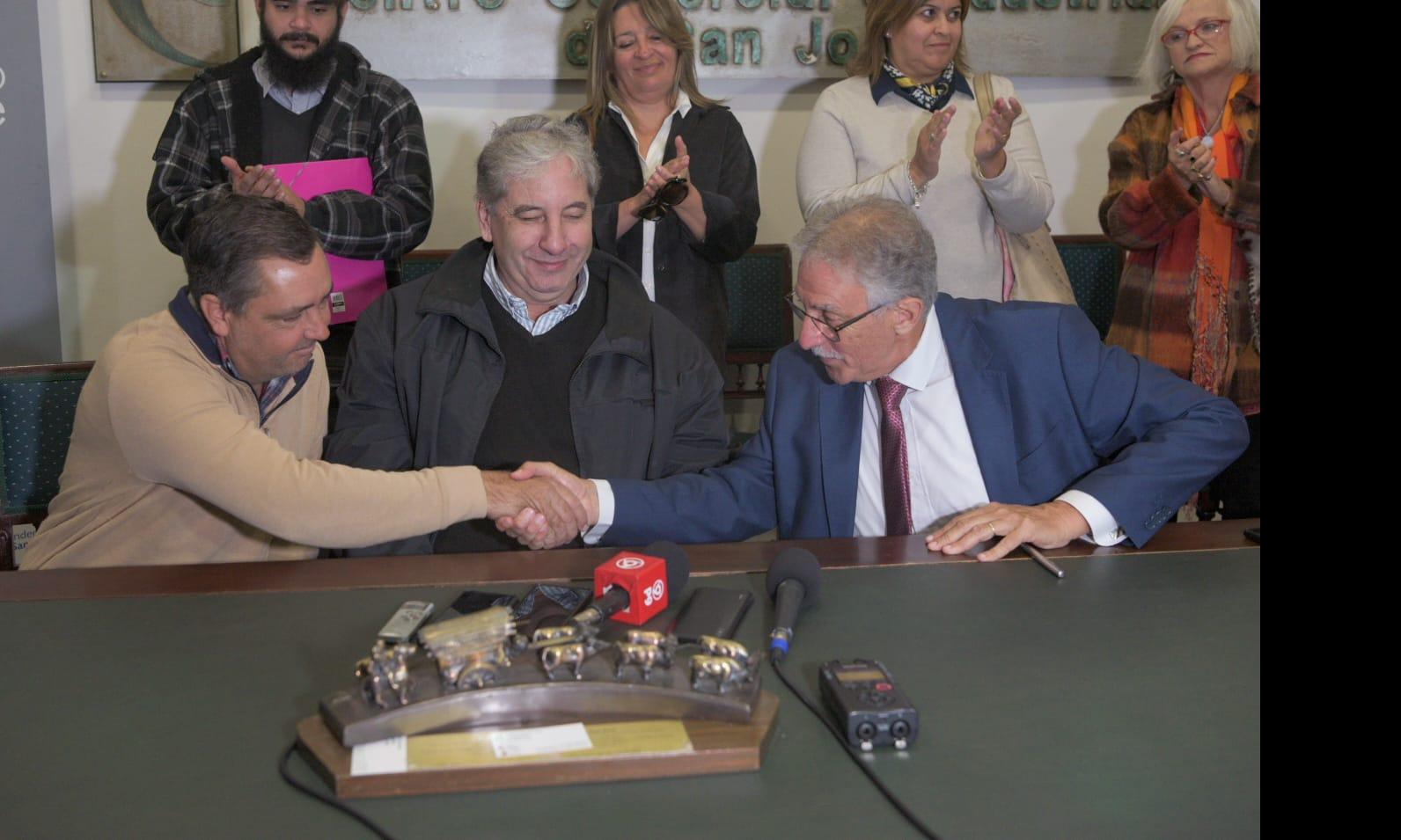 Firma convenio UTU - Centro Comercial e Industrial de San José