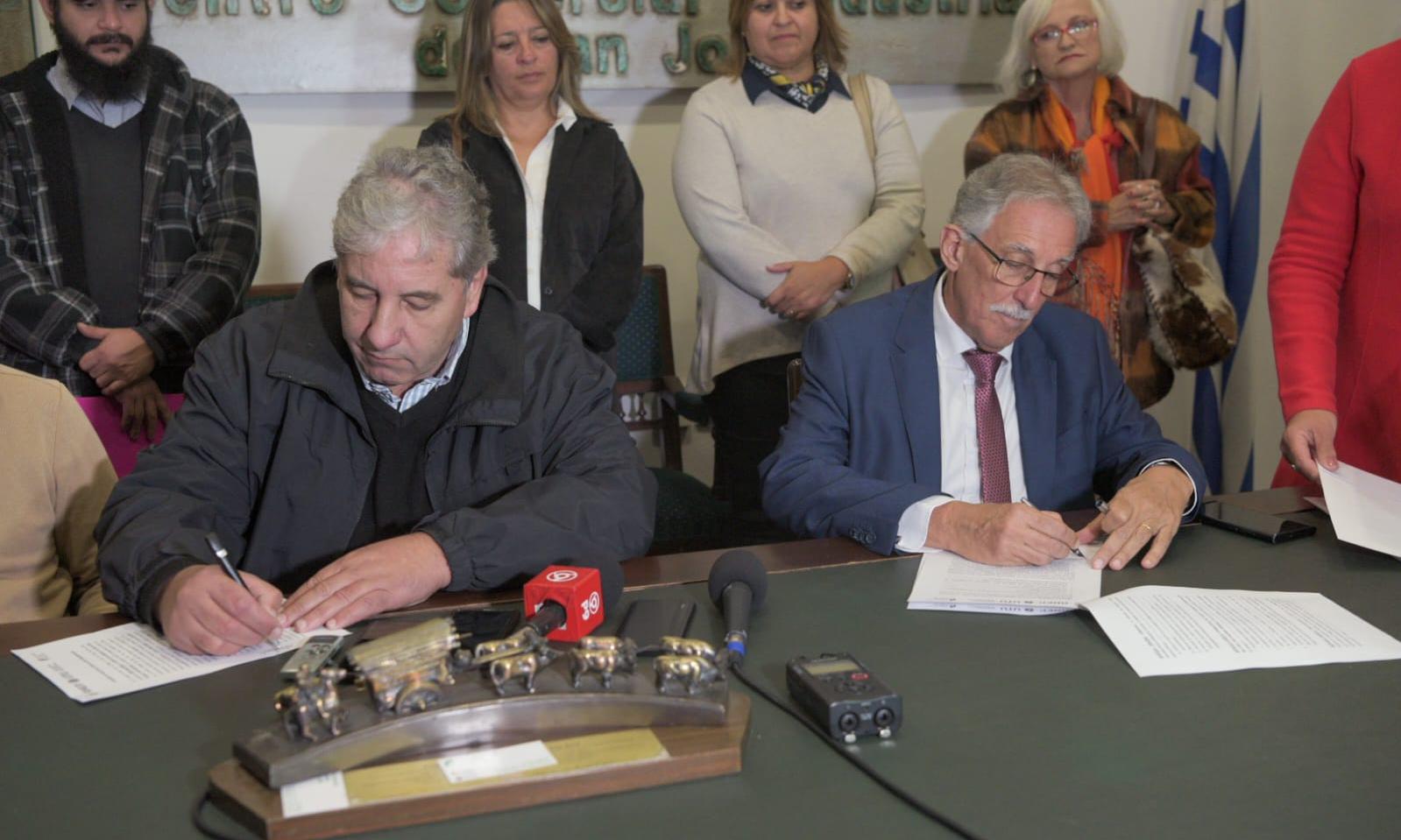 Firma convenio UTU - Centro Comercial e Industrial de San José