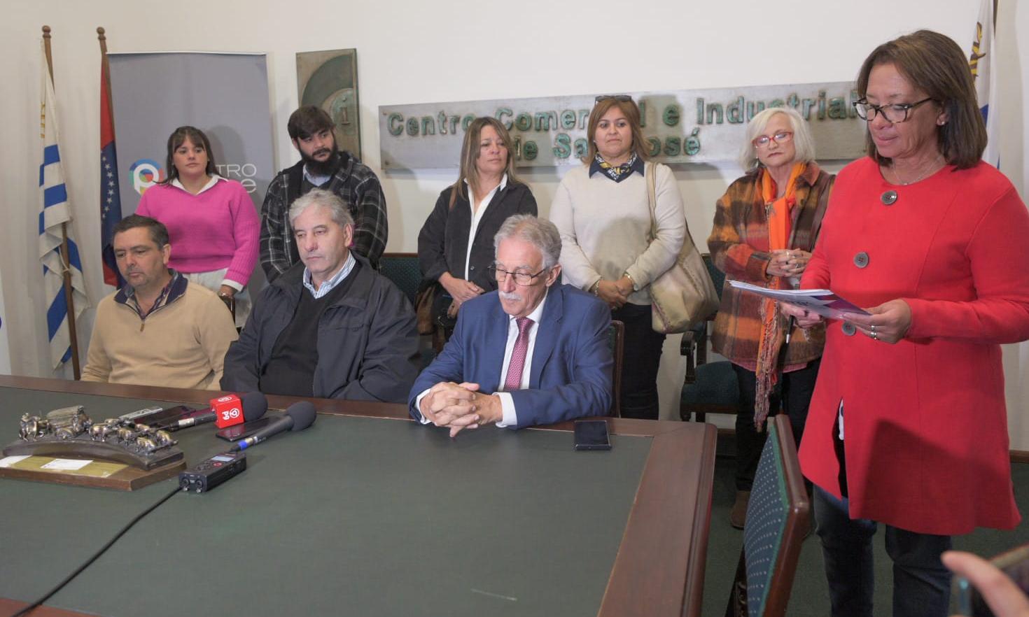 Firma convenio UTU - Centro Comercial e Industrial de San José