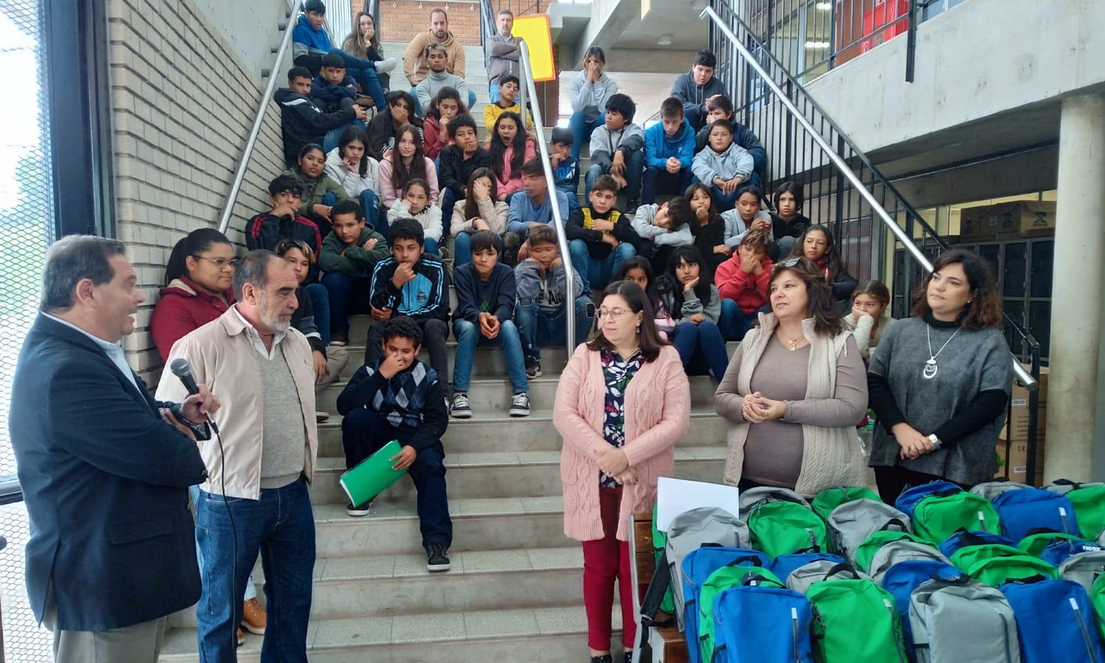 ALUR entregó mochilas con útiles en la Escuela Técnica Tres Fronteras de Bella Unión - Centro "María Espínola"