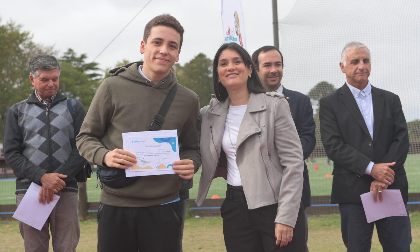 Alumnos de UTU fueron reconocidos por su participación en evento deportivo en Asunción, Paraguay
