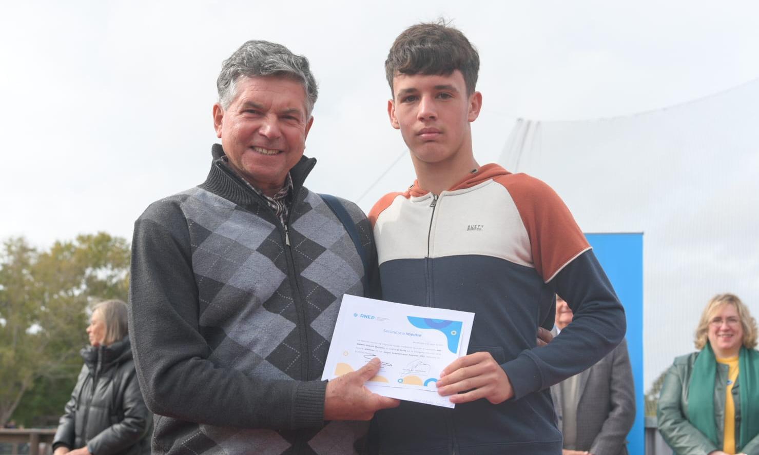 Alumnos de UTU fueron reconocidos por su participación en evento deportivo en Asunción, Paraguay