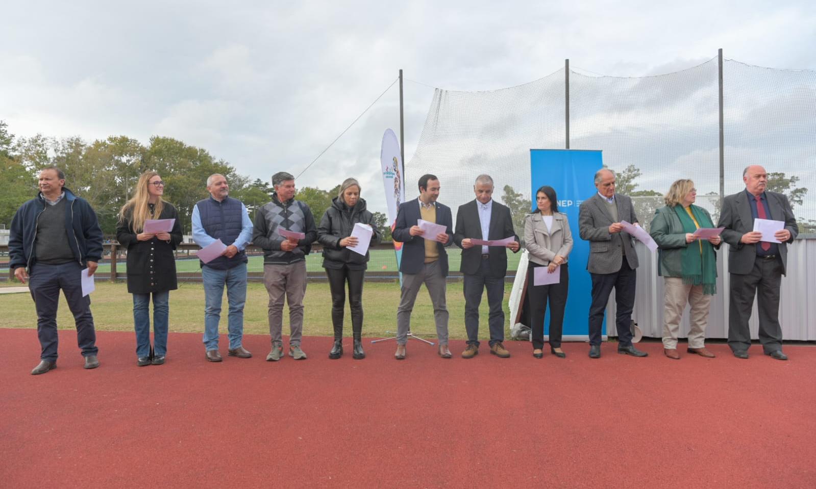Alumnos de UTU fueron reconocidos por su participación en evento deportivo en Asunción, Paraguay