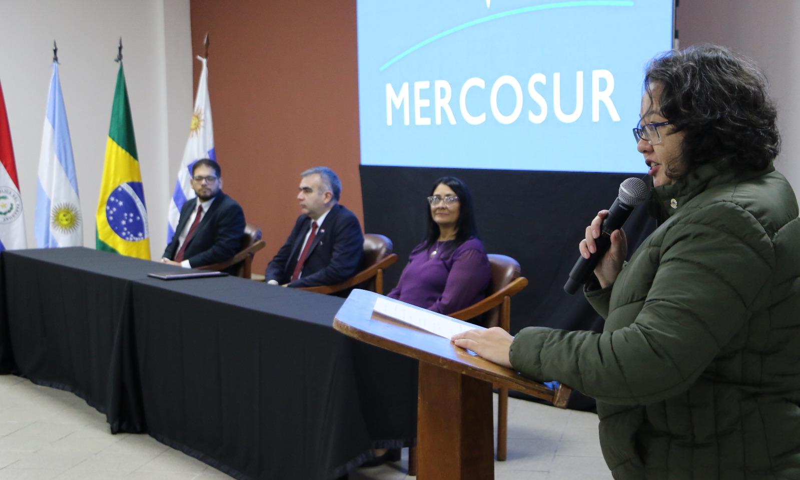 Estudiantes de Mercedes y Maldonado representan a Uruguay en evento internacional en Paraguay
