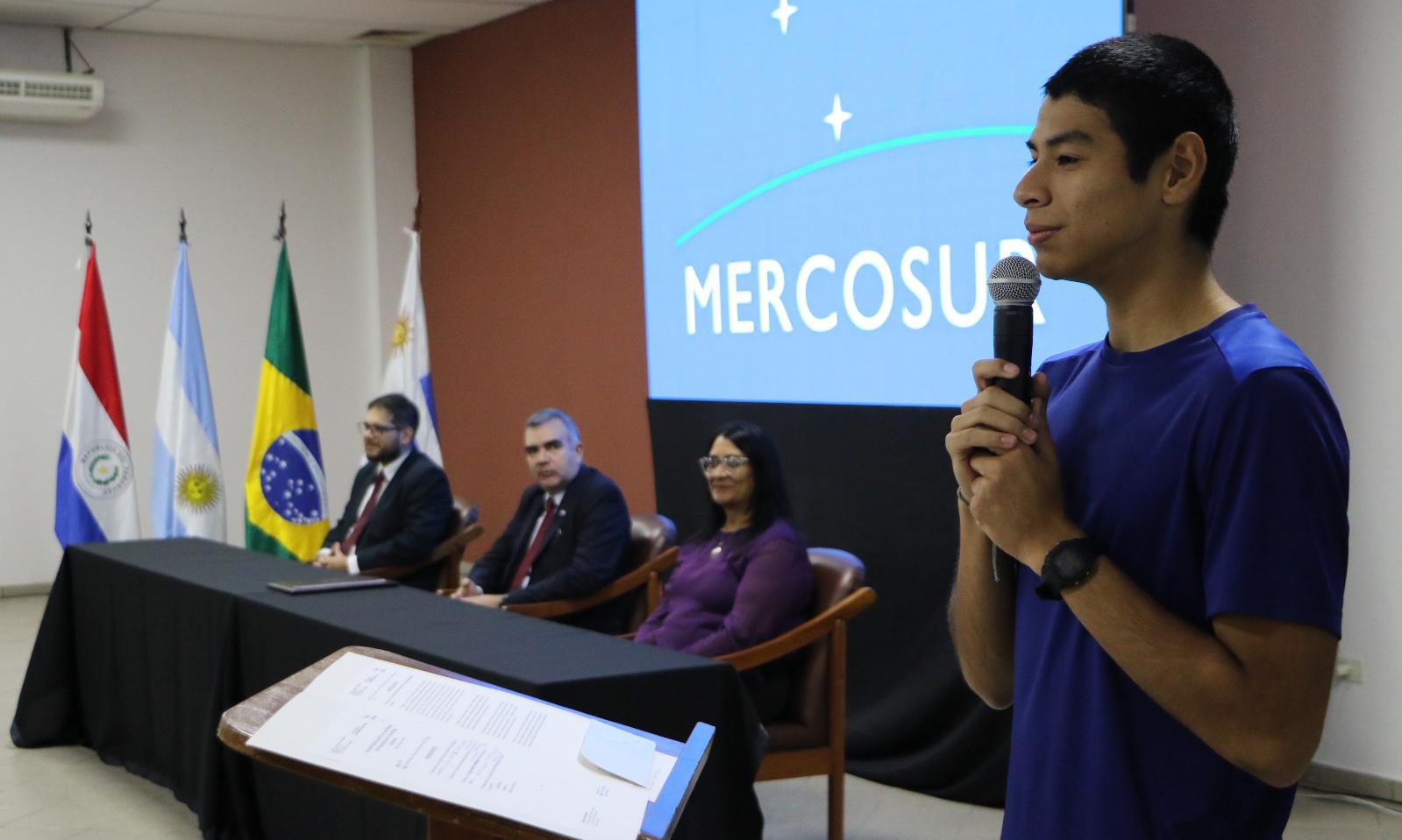 Estudiantes de Mercedes y Maldonado representan a Uruguay en evento internacional en Paraguay