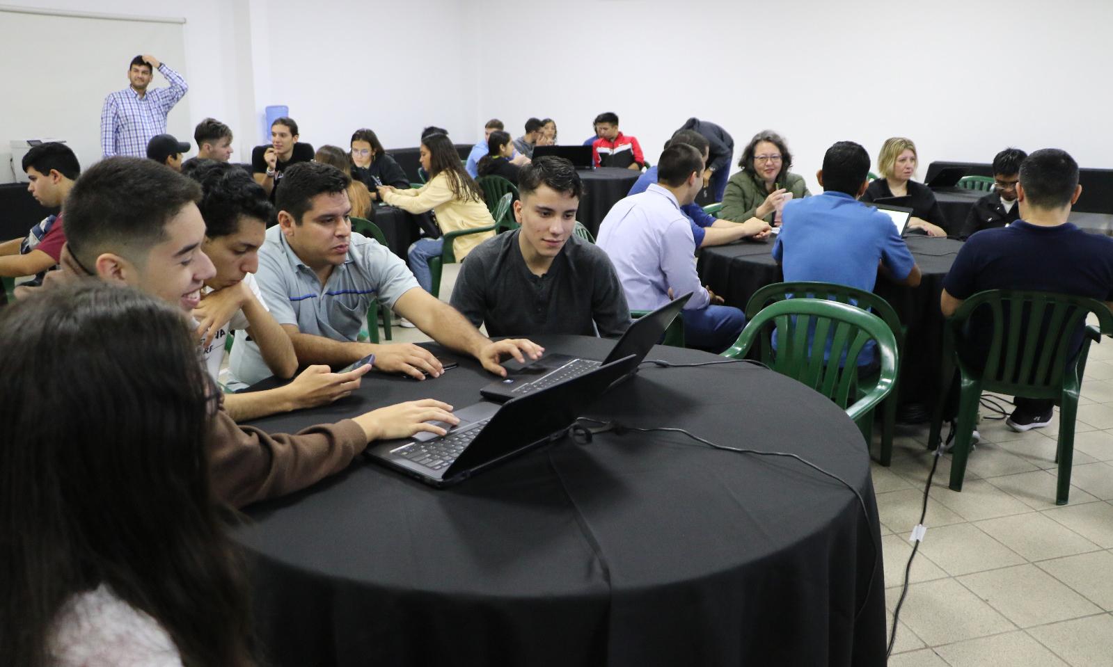 Estudiantes de Mercedes y Maldonado representan a Uruguay en evento internacional en Paraguay