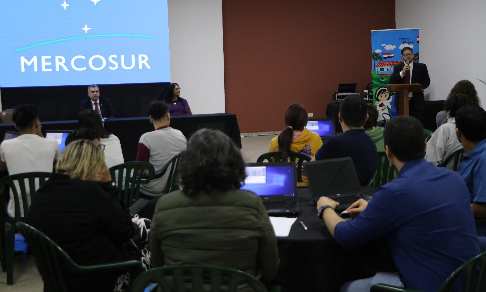Estudiantes de Mercedes y Maldonado representan a Uruguay en evento internacional en Paraguay