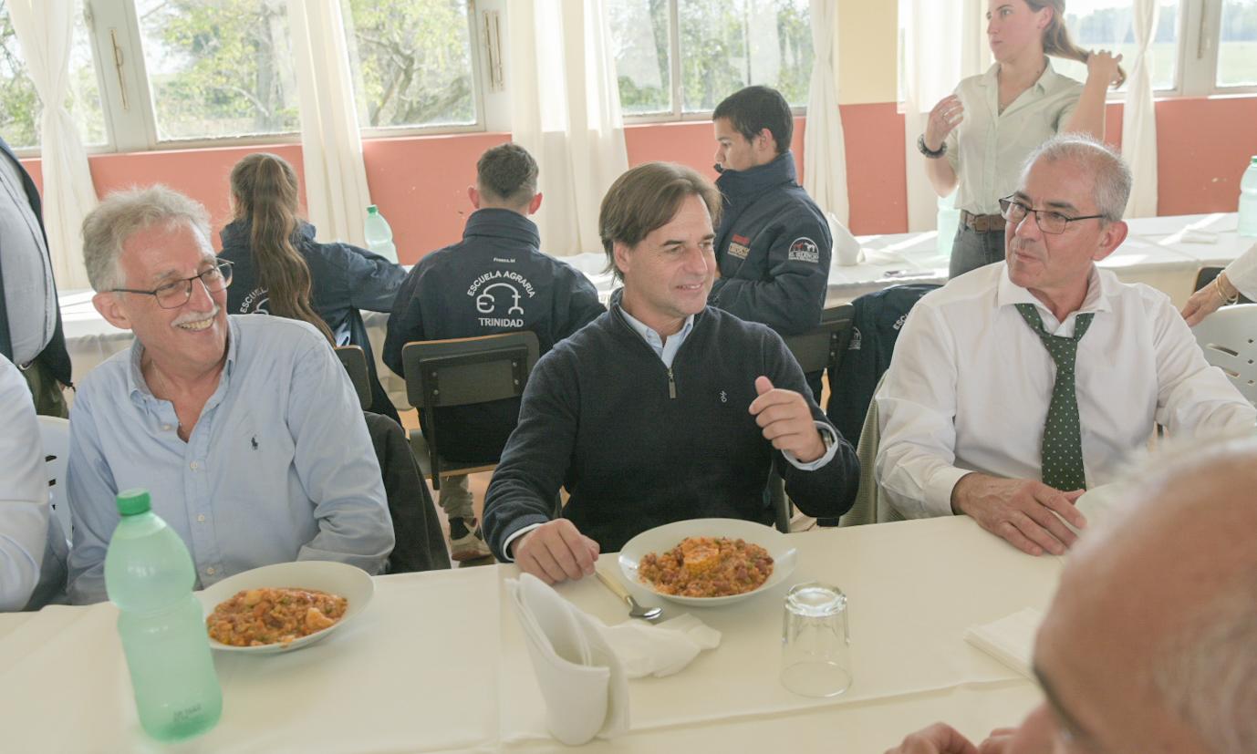 El presidente Luis Lacalle Pou visitó la Escuela Agraria Trinidad 