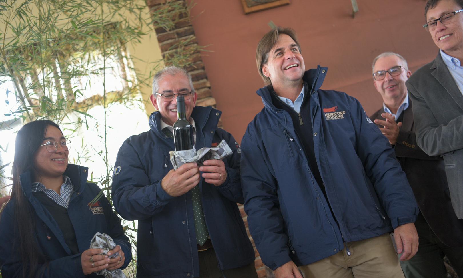 El presidente Luis Lacalle Pou visitó la Escuela Agraria Trinidad 
