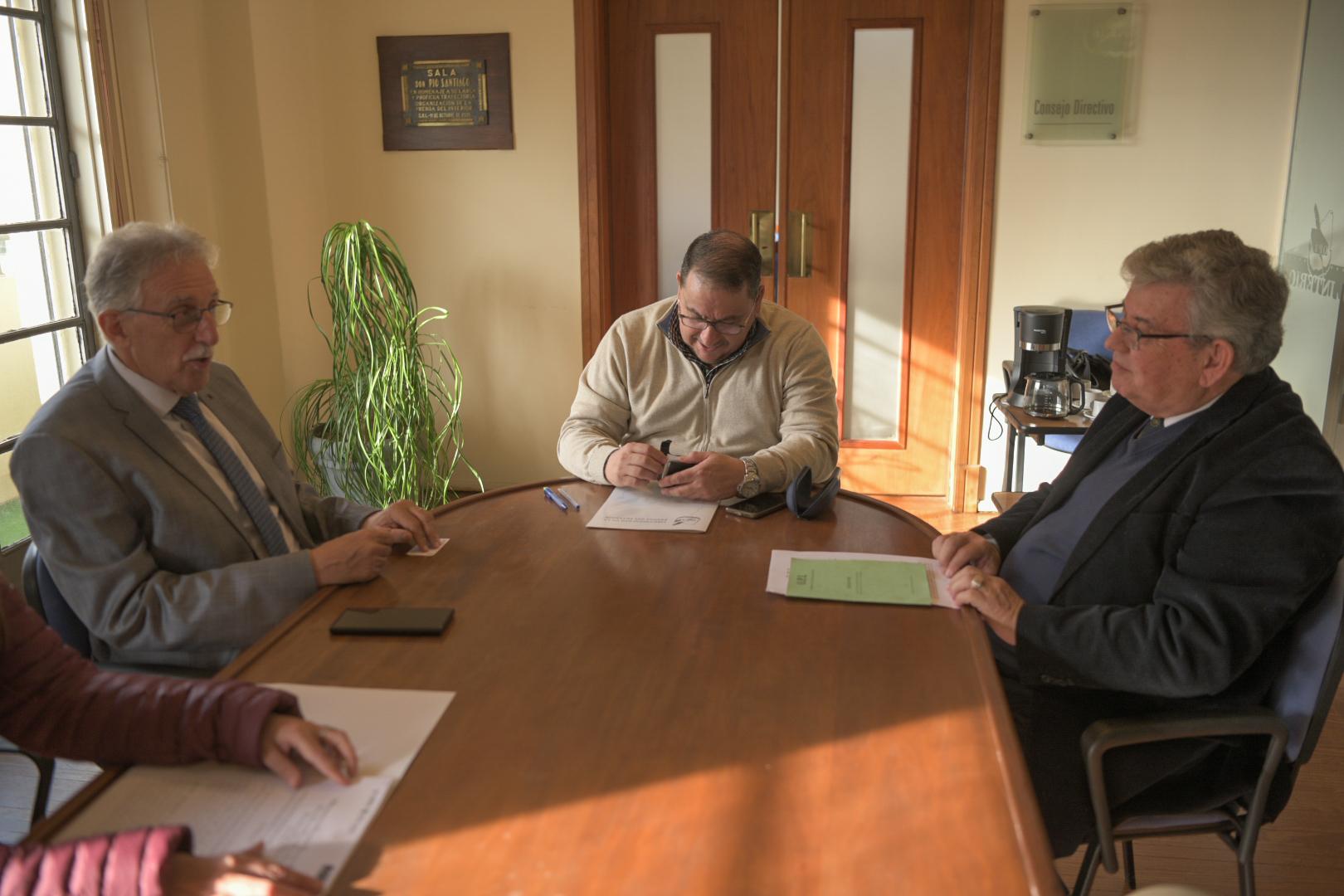 UTU firmó un convenio marco de cooperación con la Organización de la Prensa del Interior 