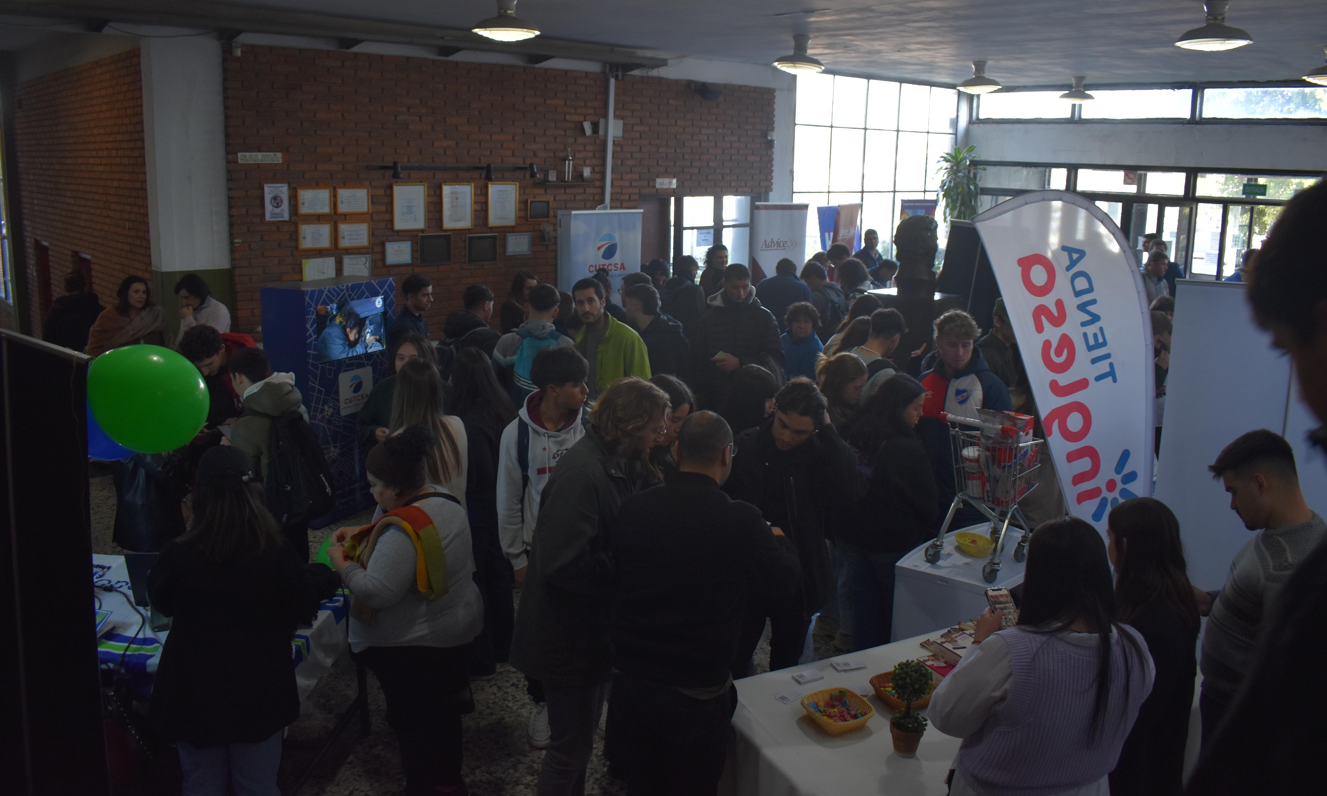 3ra. Feria del Empleo en el ITS "Arias Balparda"  