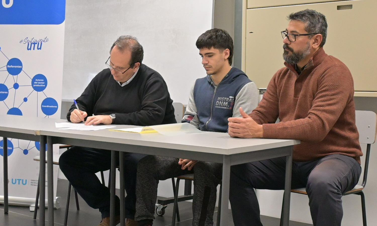 Estudiante de Instalaciones Eléctricas