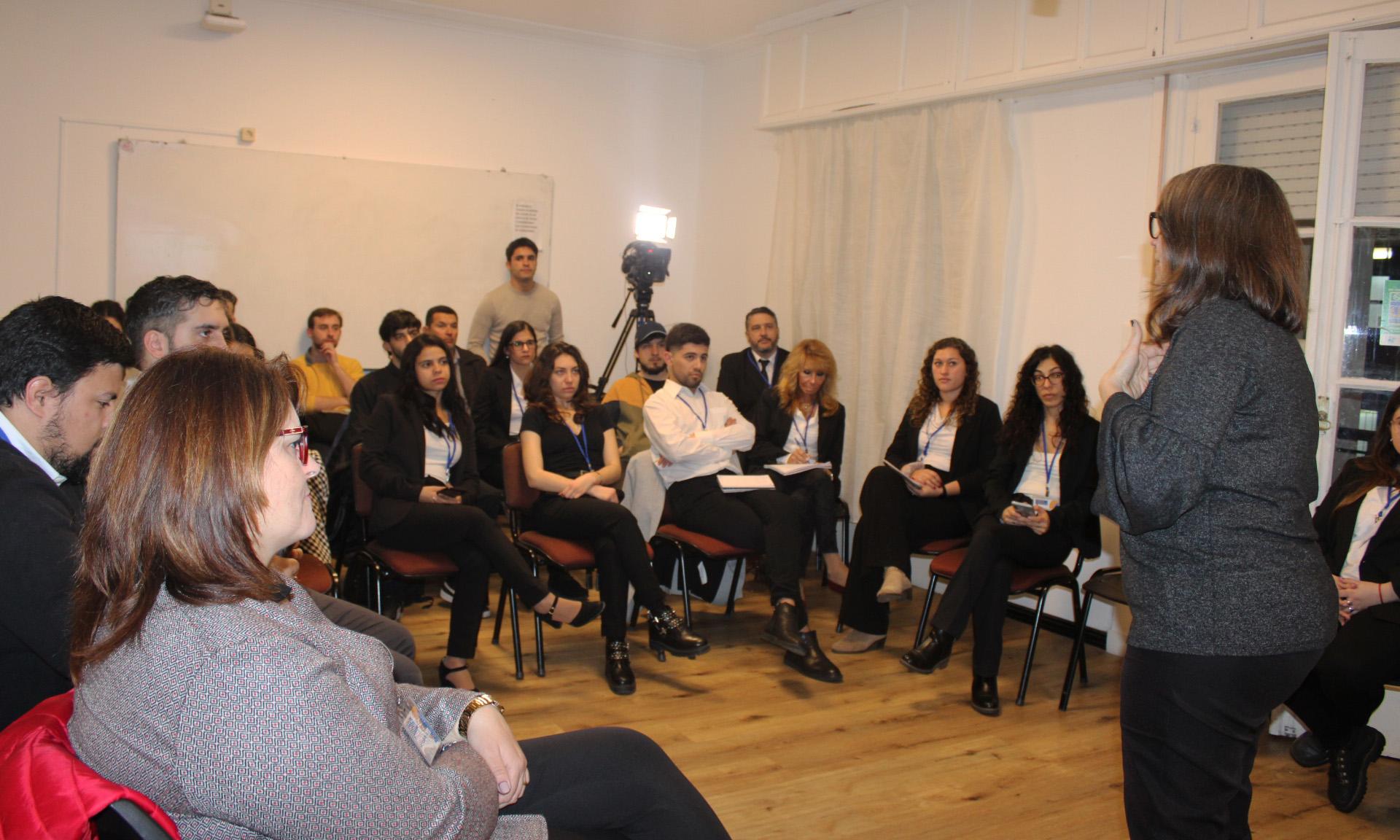 Del Periodismo a las Relaciones Públicas: Conversatorio con Florencia Pereyra