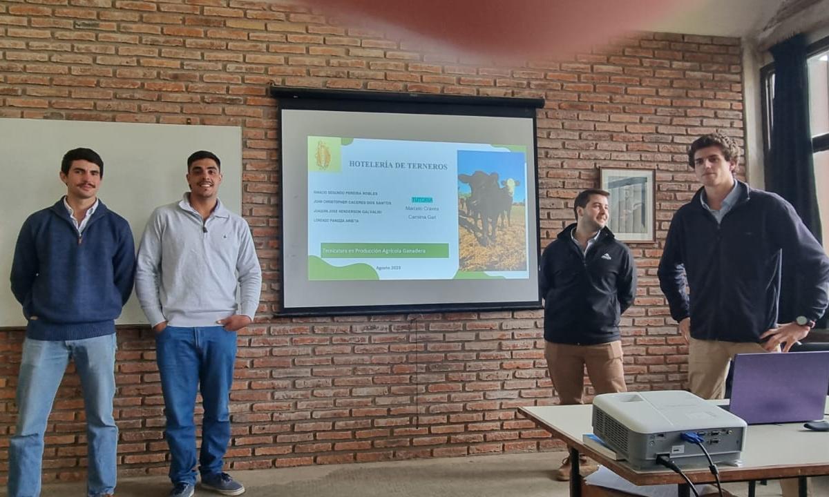 Trece estudiantes de La Carolina 
