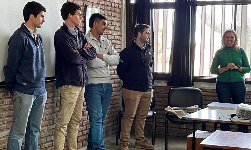 Trece estudiantes de La Carolina 