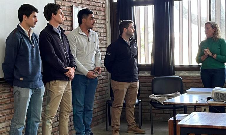Trece estudiantes de La Carolina 