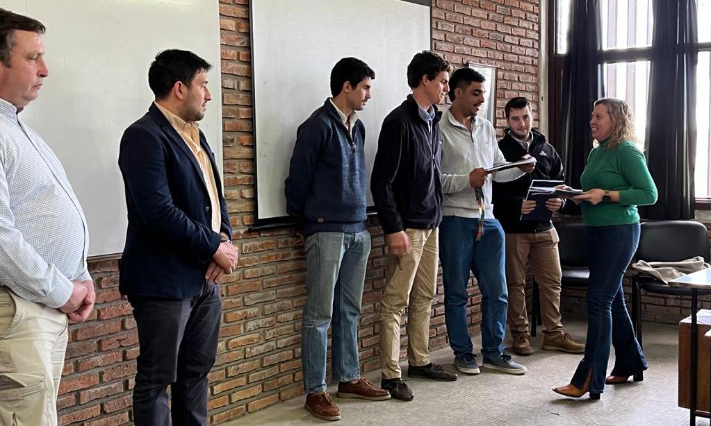 Trece estudiantes de La Carolina 