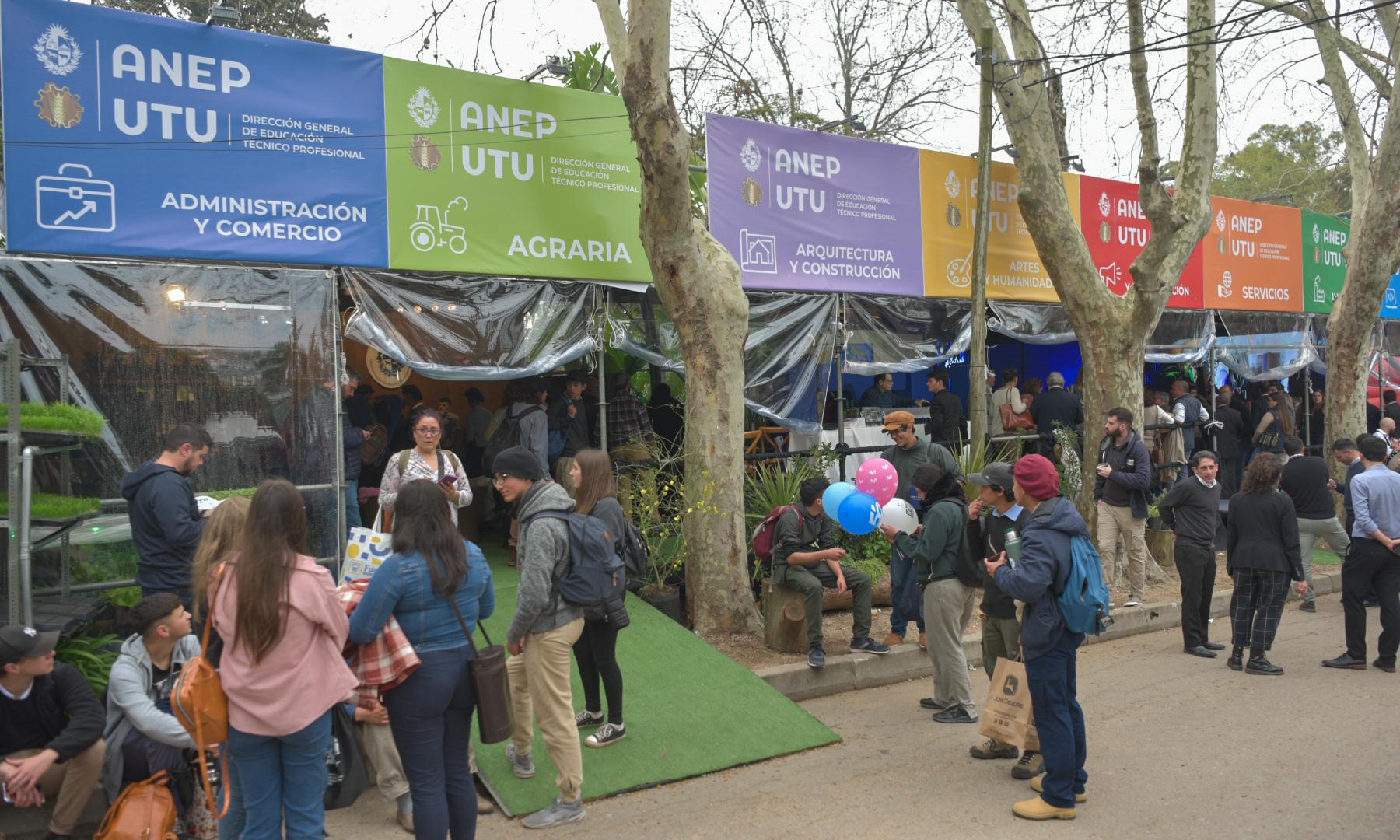 Se inauguró el stand