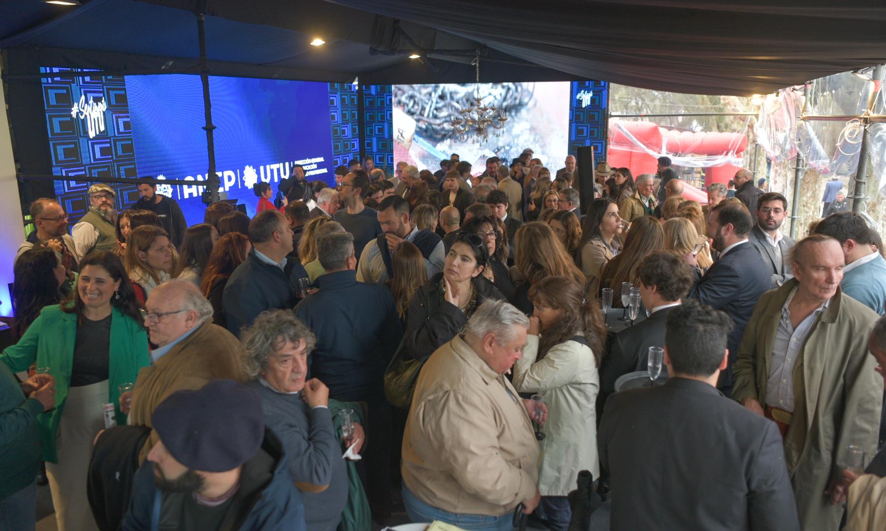 Se inauguró el stand