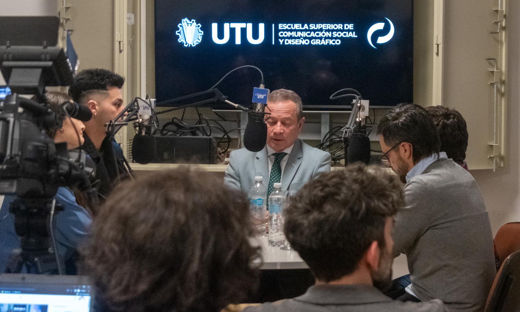 Comunicación Social: Una entrevista radial con profesionalidad, actualidad y aprendizaje