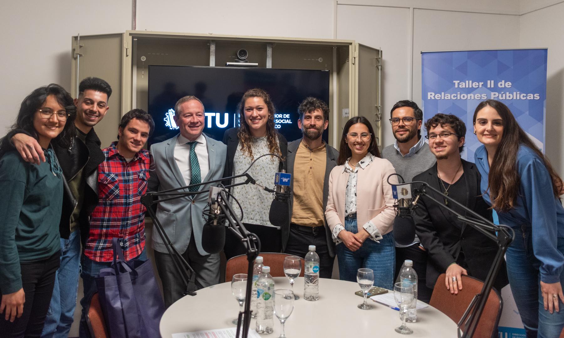 Comunicación Social: Una entrevista radial con profesionalidad, actualidad y aprendizaje