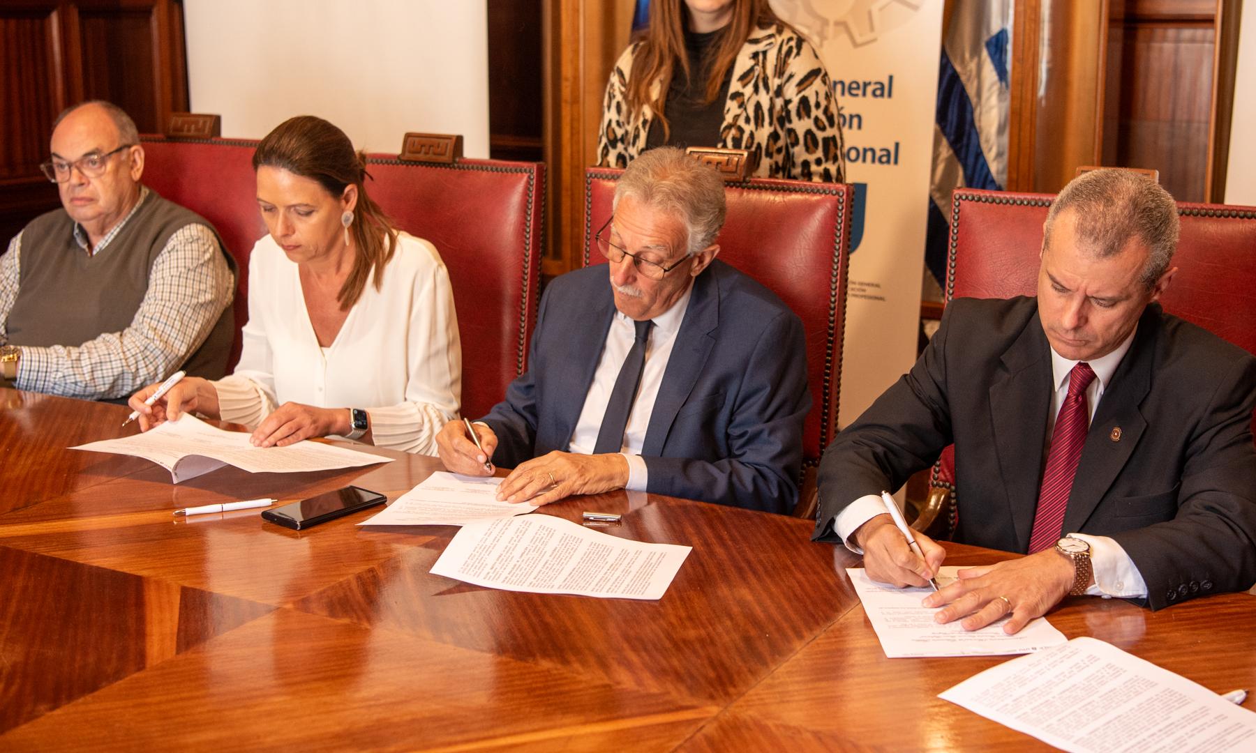 Convenio: A través de la campaña SCORE GREEN, UTU recibirá tableros de básquetbol  