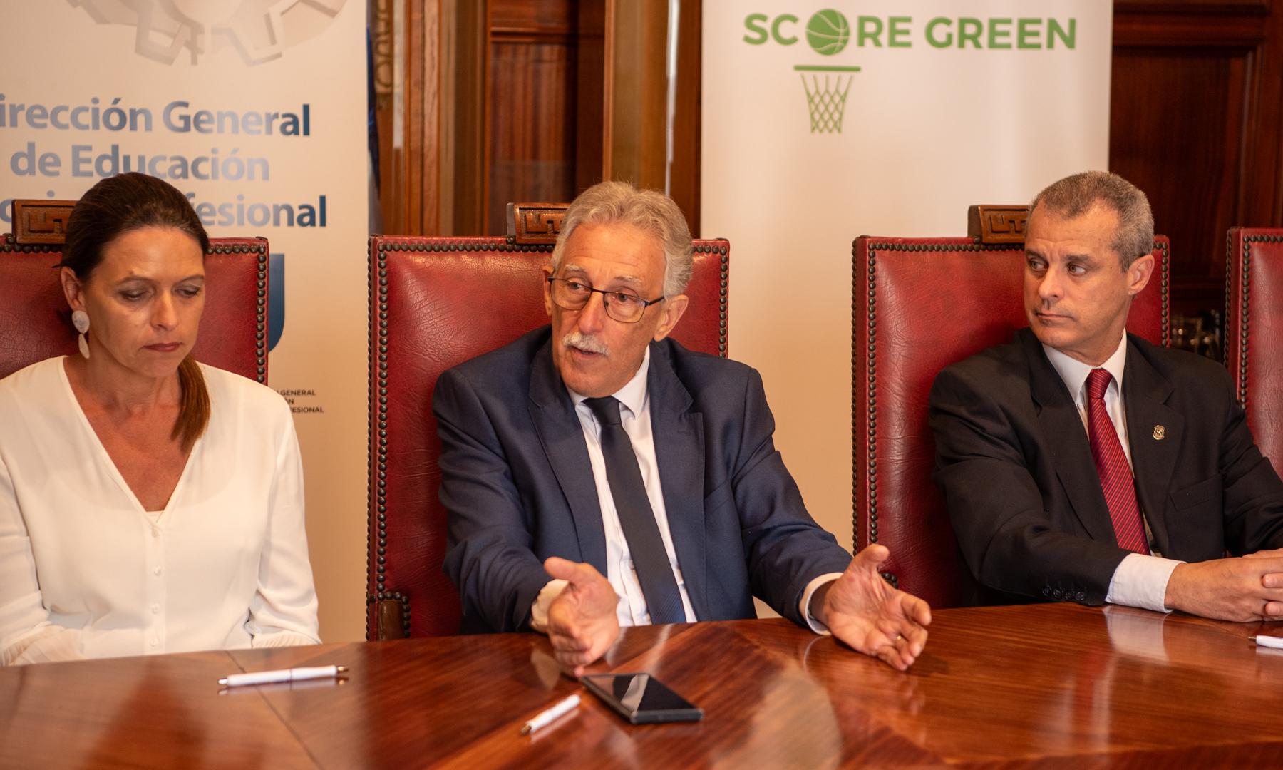 Convenio: A través de la campaña SCORE GREEN, UTU recibirá tableros de básquetbol  