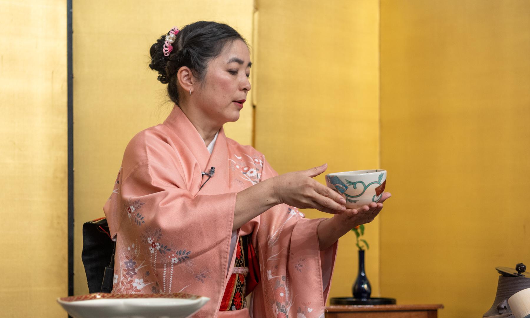 A salón lleno la Embajada de Japón realizó la Ceremonia del Té en UTU 