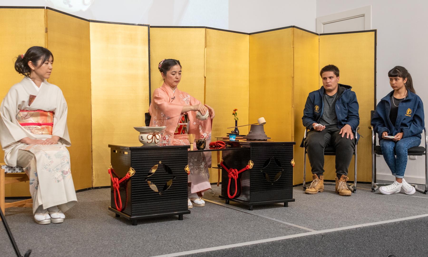 A salón lleno la Embajada de Japón realizó la Ceremonia del Té en UTU 