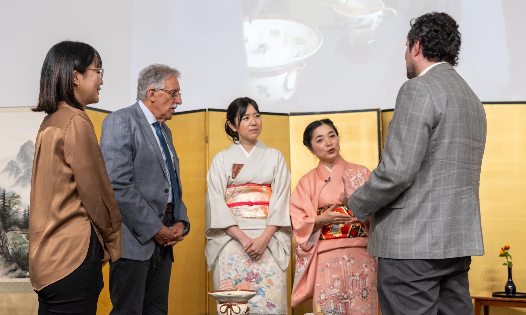 A salón lleno la Embajada de Japón realizó la Ceremonia del Té en UTU 