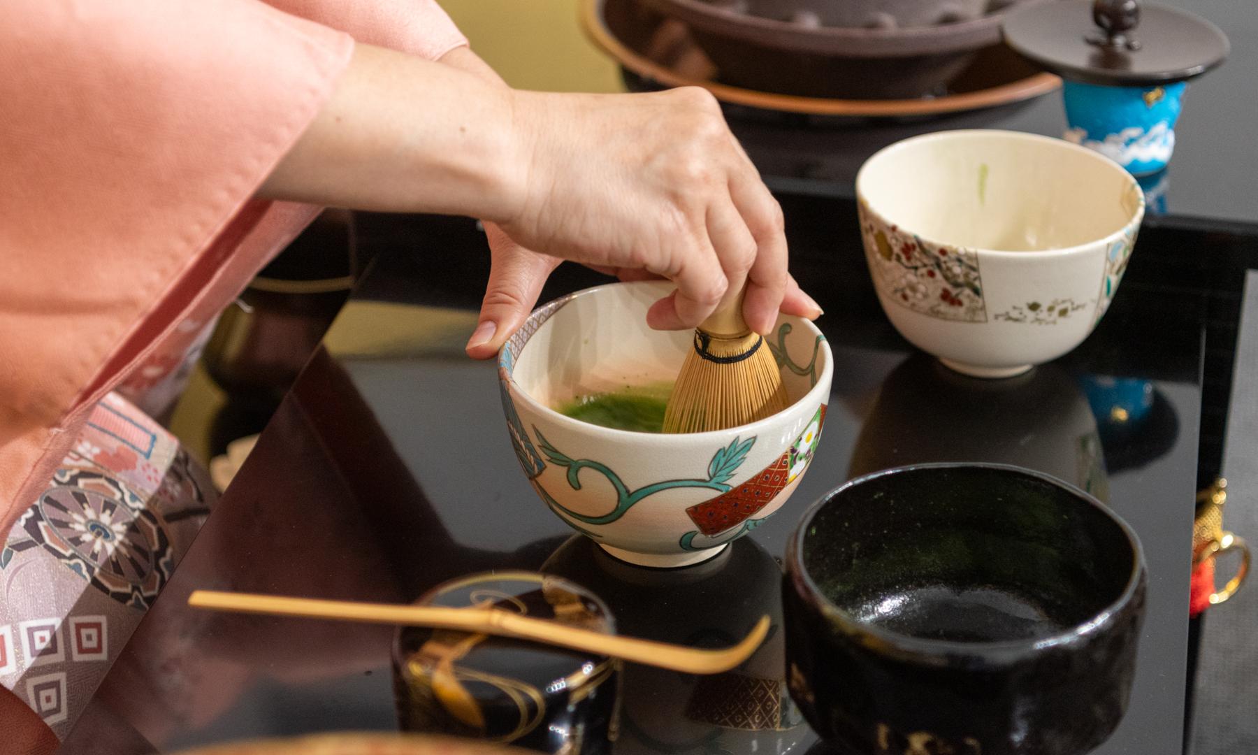 A salón lleno la Embajada de Japón realizó la Ceremonia del Té en UTU 