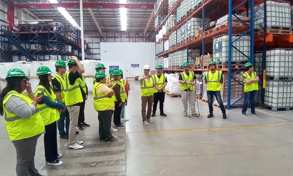 Alumnos en Zona América