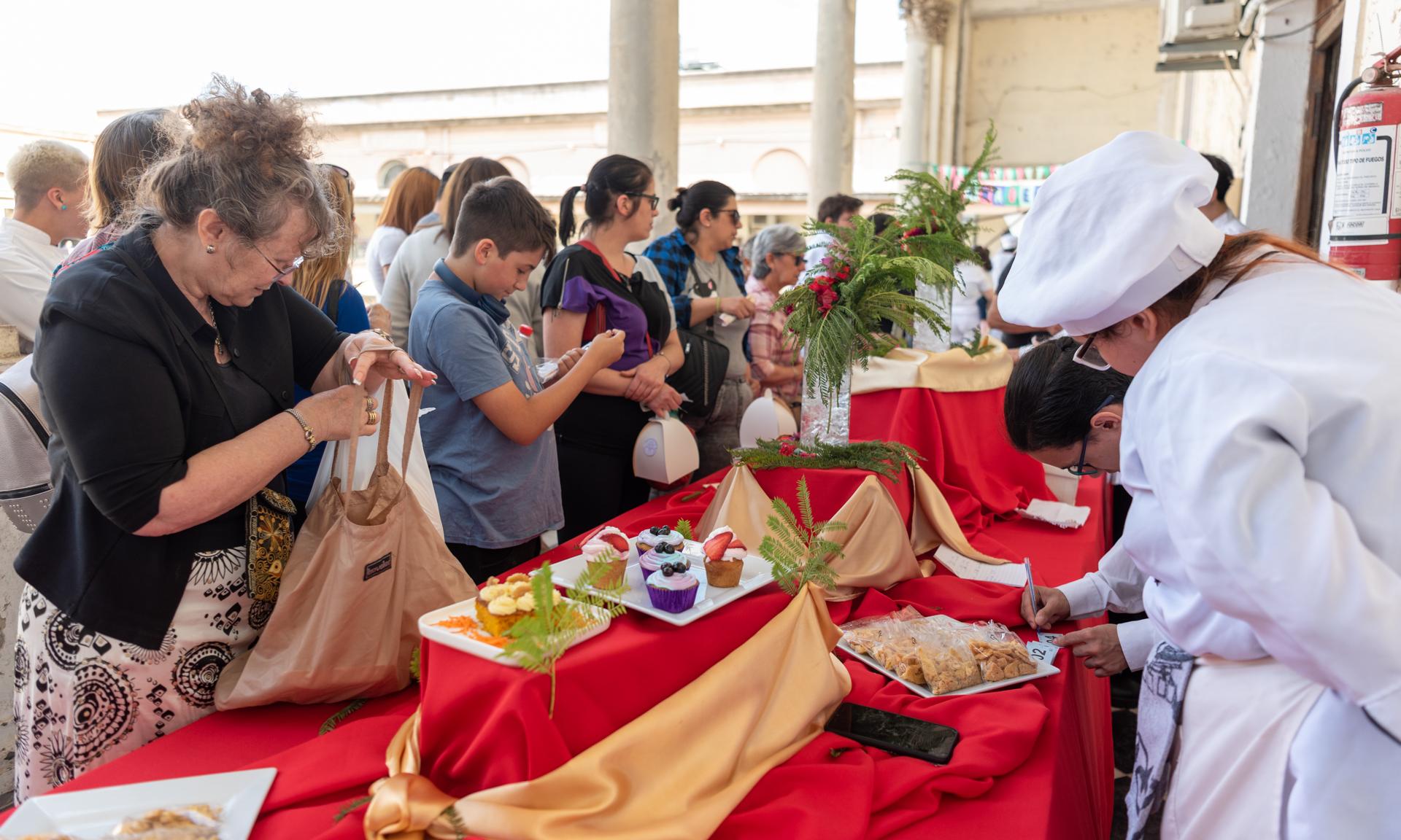 Gastronomía y vestimenta: UTU Palermo cerró el año mostrando a la comunidad el trabajo de sus estudiantes