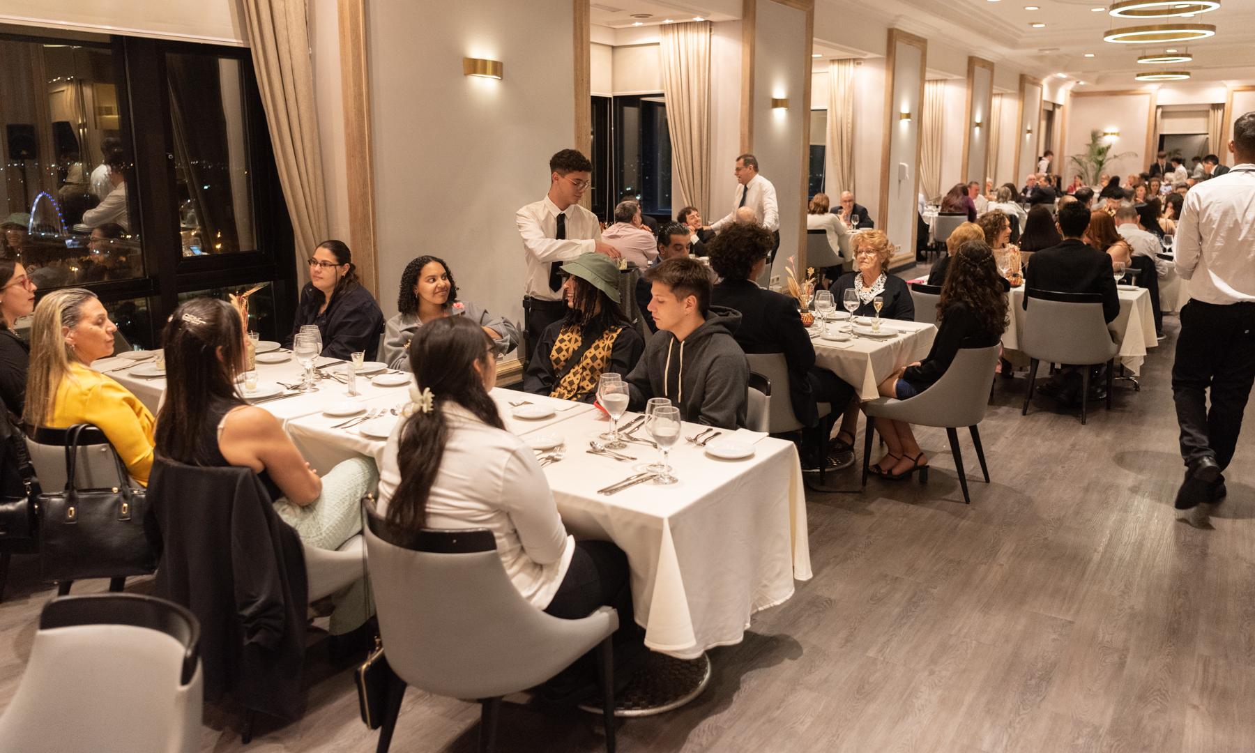 Restaurante Arcadia: a toda gala finalizó el certamen de Barman y Sala en el Radisson Victoria Plaza