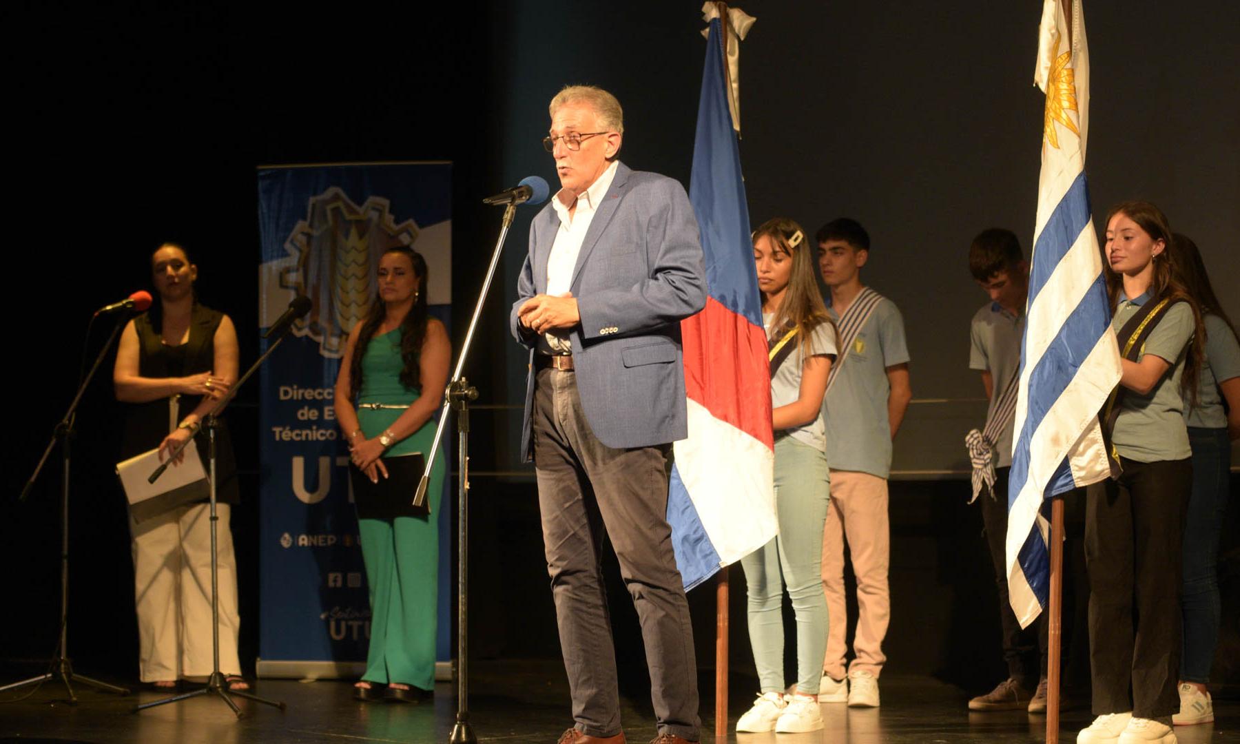 Tres años de crecimiento y emociones: Centro María Espínola de Bella Unión celebró su primera generación de egresados
