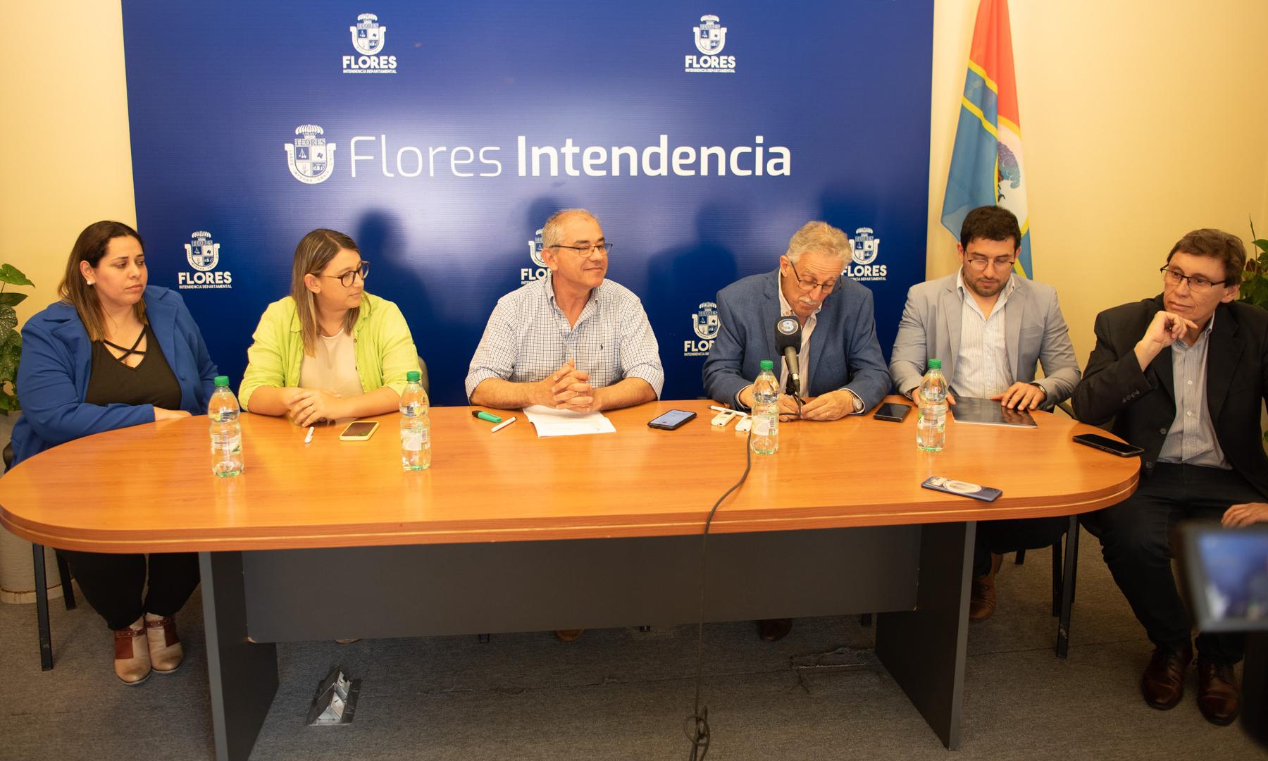 la secretaria general de la Intendencia de Flores, Lic. María Noel Villalba