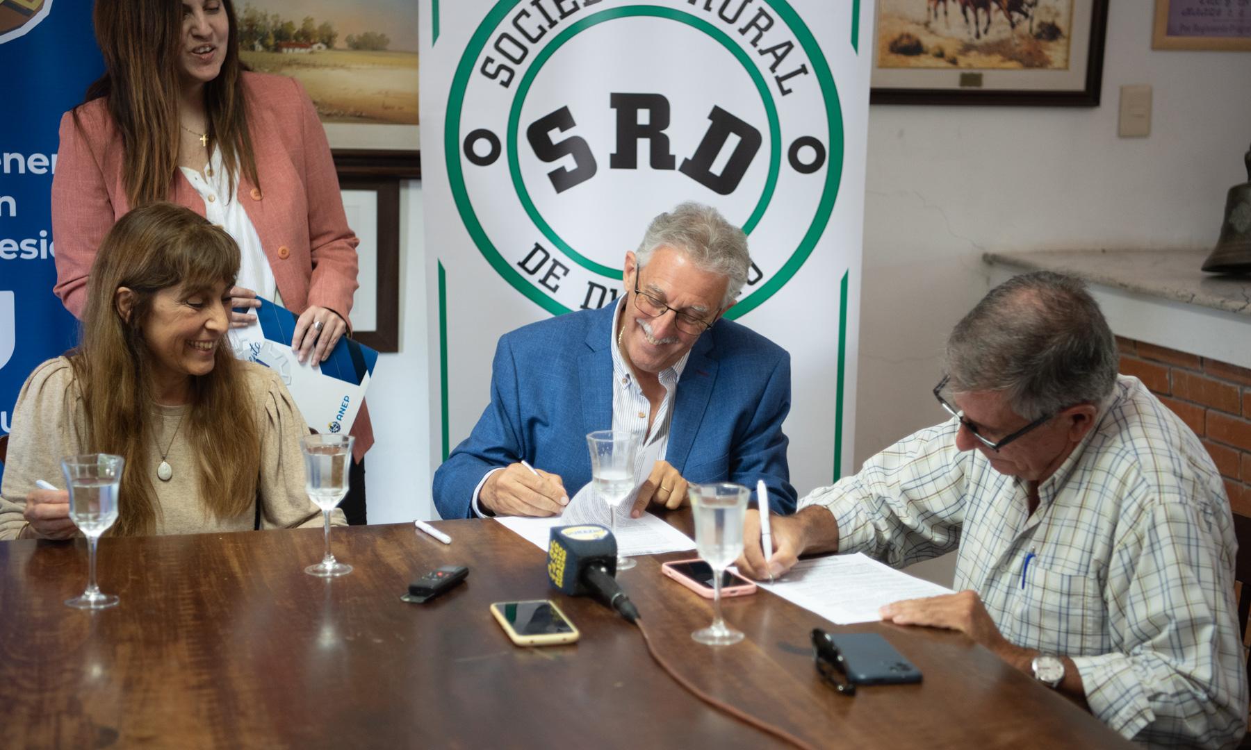 Estudiantes de Durazno podrán realizar pasantías en establecimientos rurales del departamento