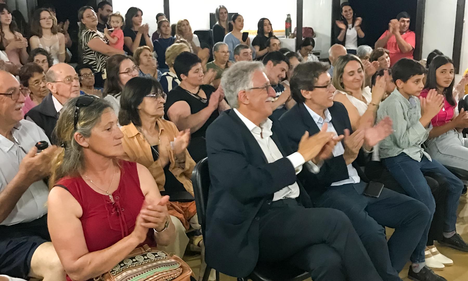 Una noche de emociones: Cerro Colorado celebró su cierre lectivo y anunció nuevos cursos para 2024