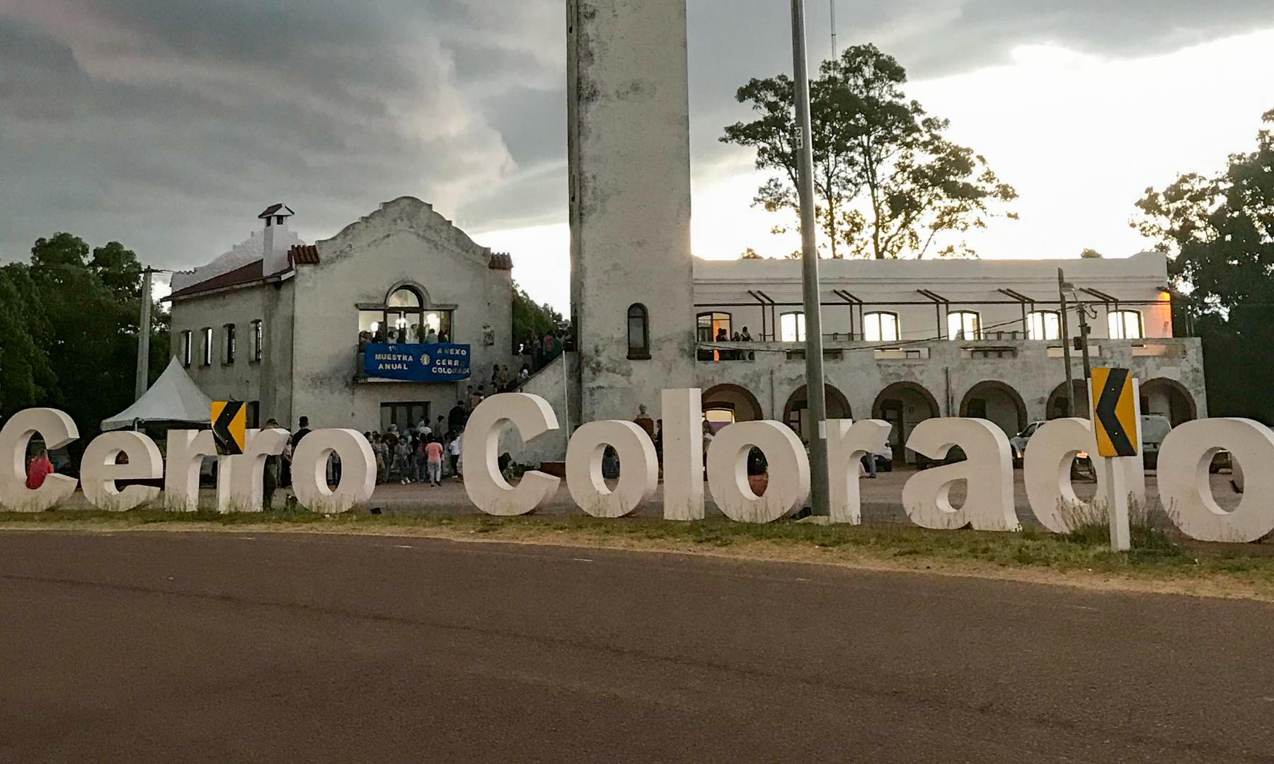 Una noche de emociones: Cerro Colorado celebró su cierre lectivo y anunció nuevos cursos para 2024