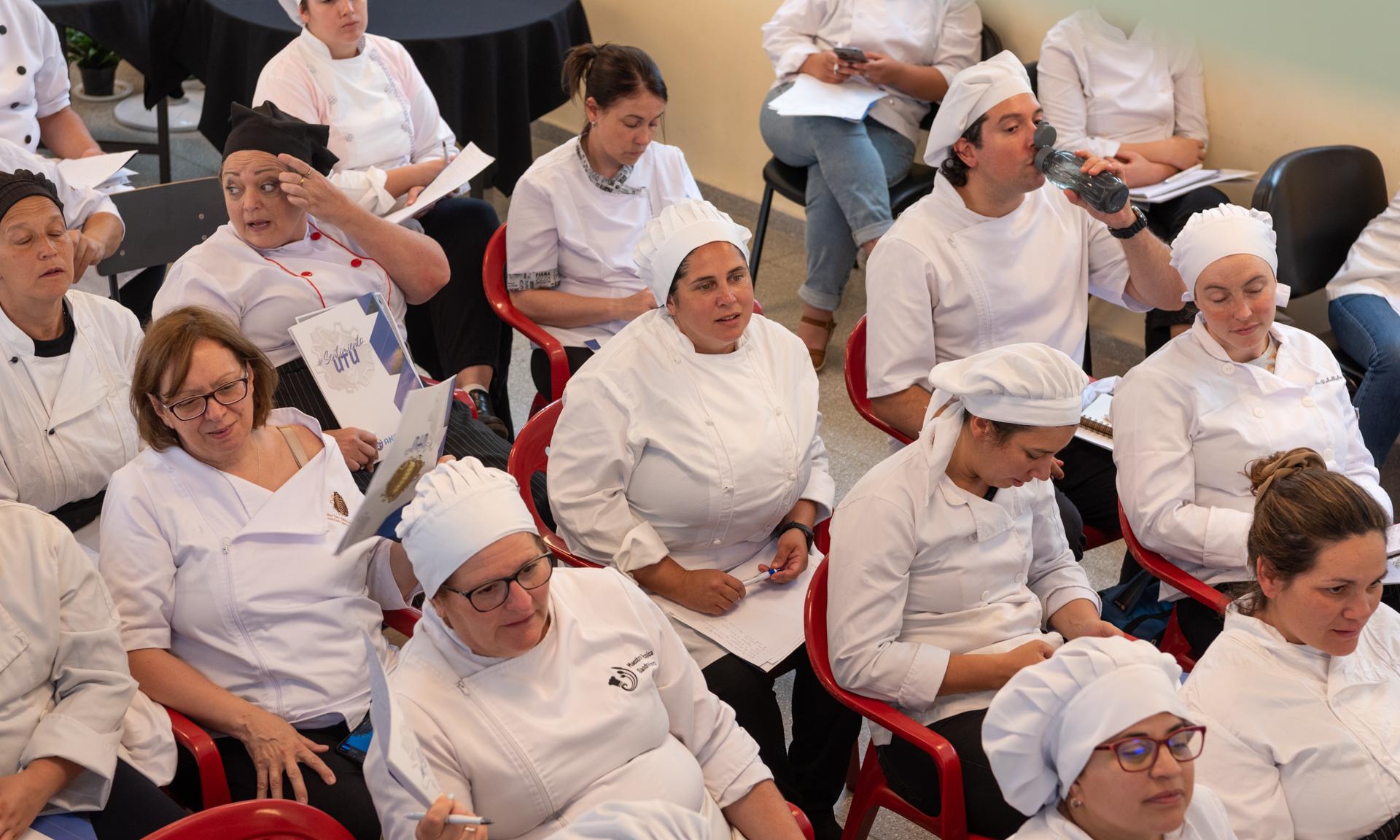 Exitosa jornada de capacitación para docentes de UTU sobre Sushi con el chef Iwao Komiyama