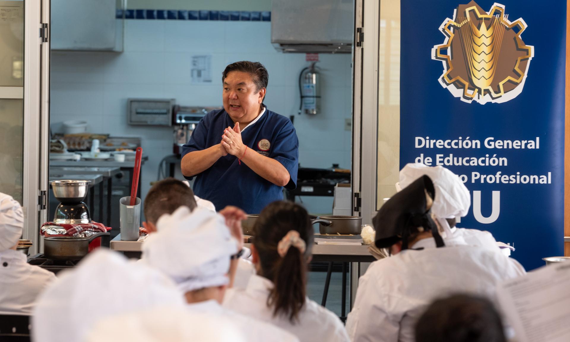 Exitosa jornada de capacitación para docentes de UTU sobre Sushi con el chef Iwao Komiyama