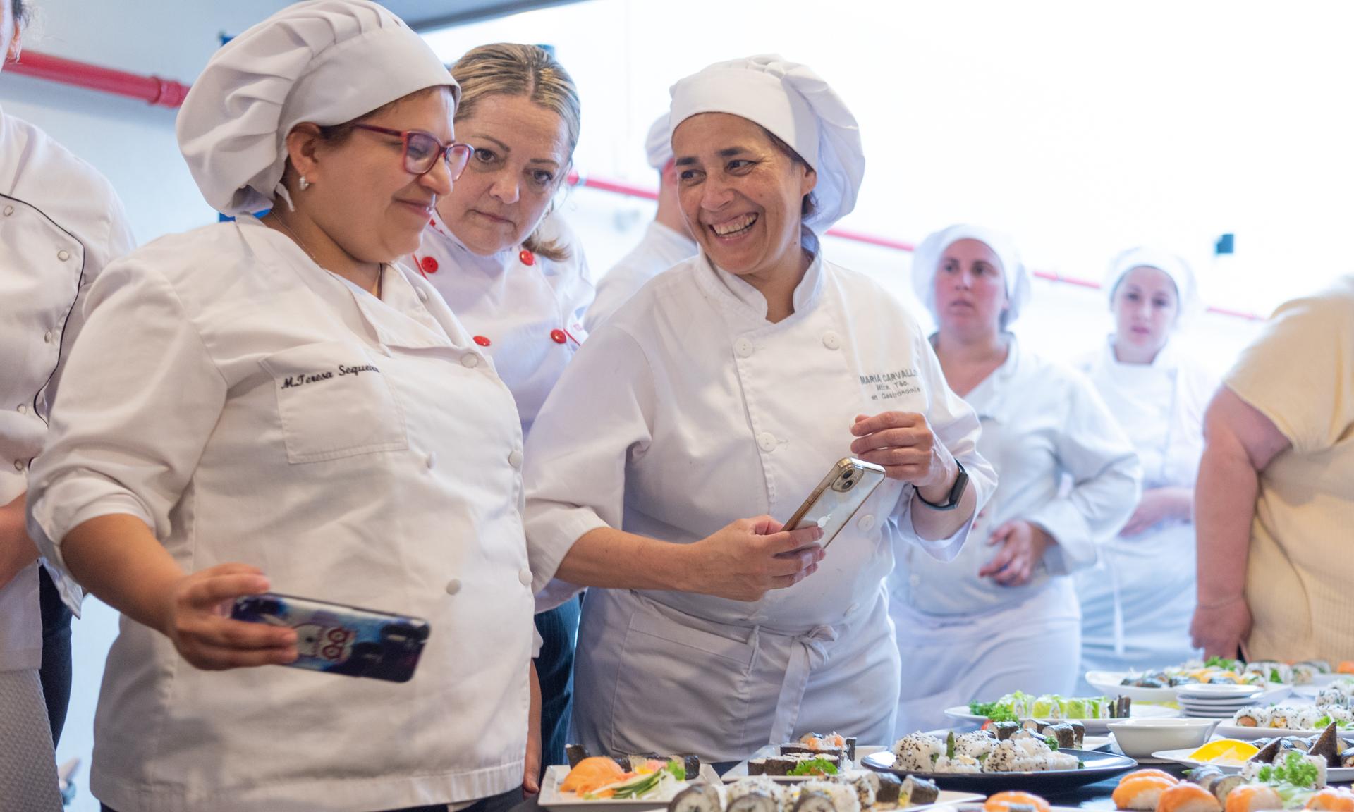 Exitosa jornada de capacitación para docentes de UTU sobre Sushi con el chef Iwao Komiyama
