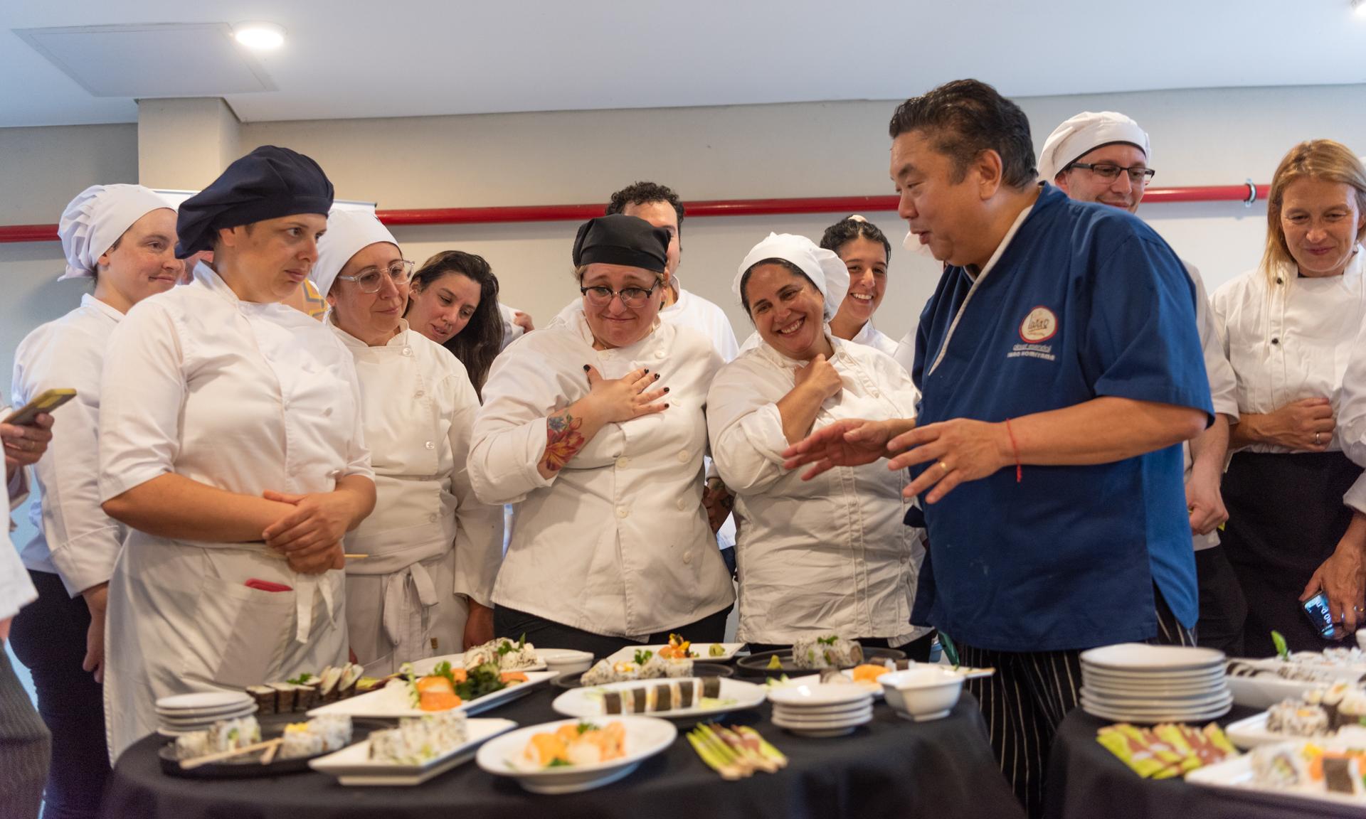 Exitosa jornada de capacitación para docentes de UTU sobre Sushi con el chef Iwao Komiyama